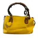 Cartera de cuero amarilla