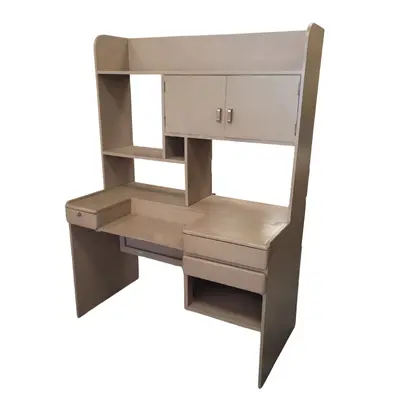 Escritorio de madera laqueado 123 x 168 x 63 cm