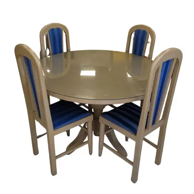 Comedor de madera laqueado con 4 sillas