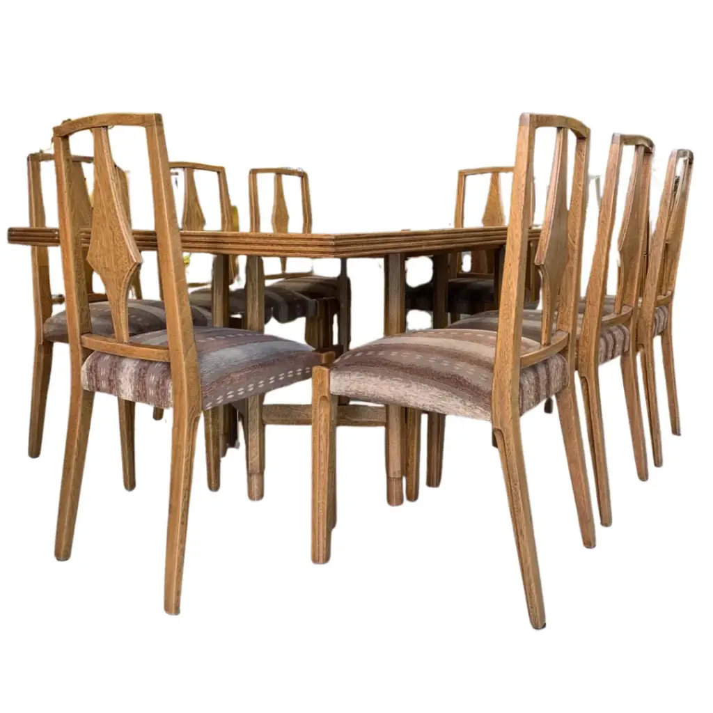 Juego de comedor de Mara con 8 sillas y Trinchete de la marca Mobilia