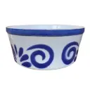 Fuente con detalles azules 