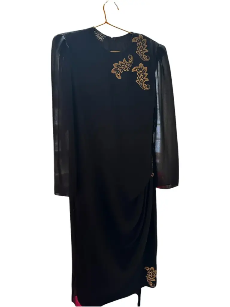 Vestido de mujer negro. Marca Ursula