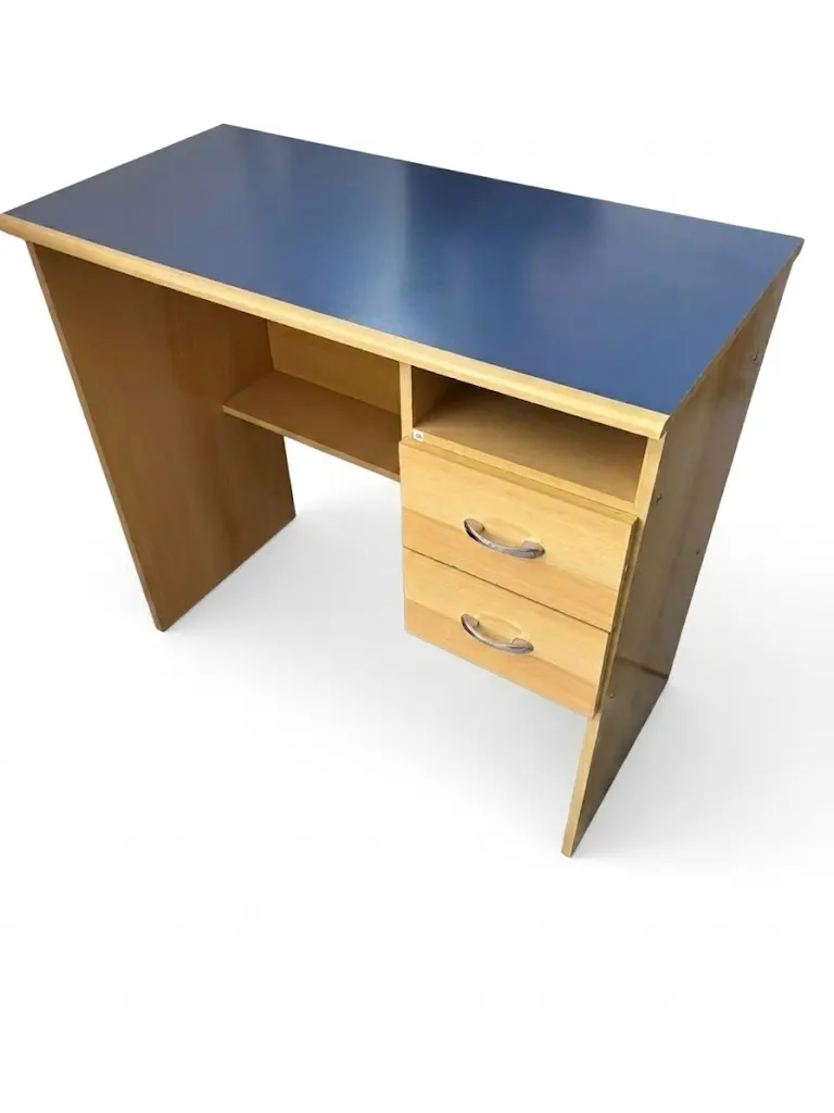 Escritorio de melamina tono madera clara y azul (Ancho 90cm X Alto 82cm X 45cm Profundidad) (6143701.315)