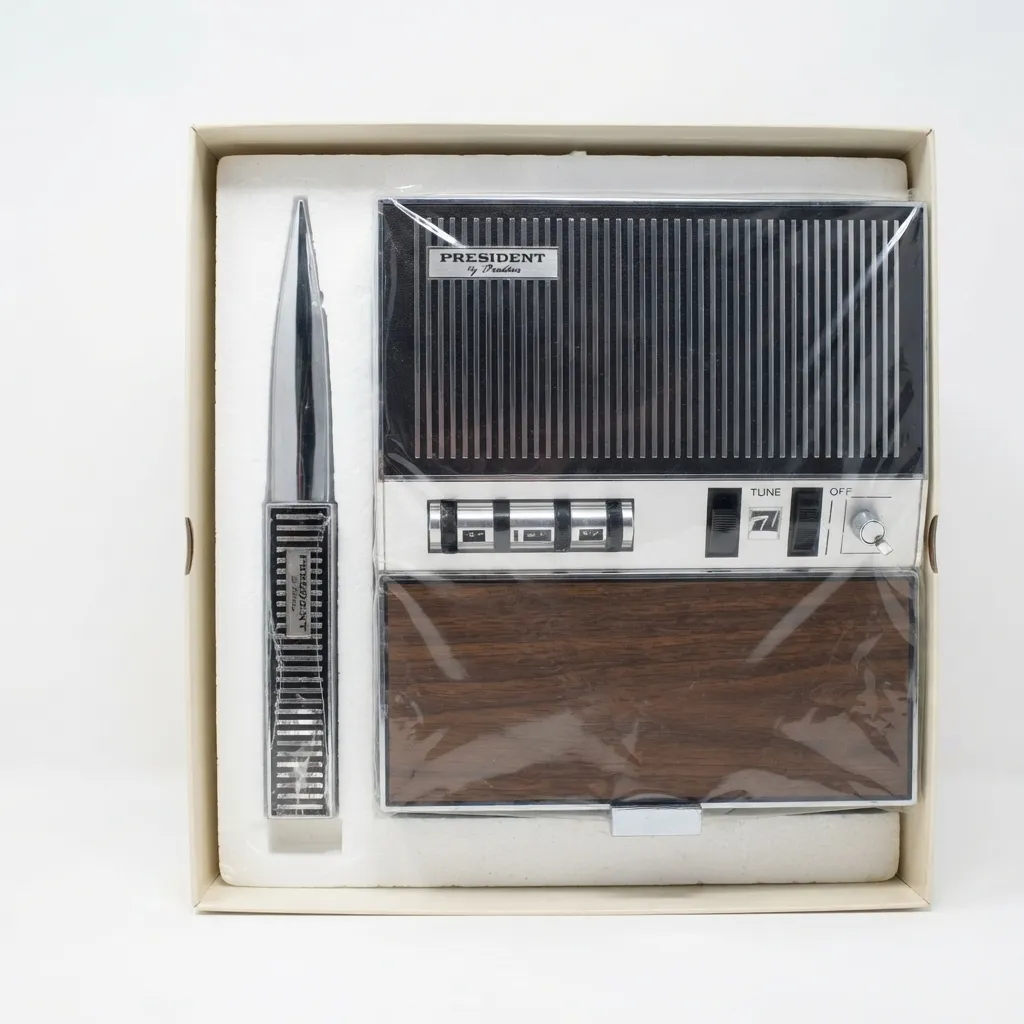 [1029184.110] Exclusivo Set de Escritorio Vintage President 8 Transistor Radio (1029184.110)