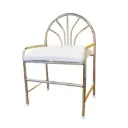 Silla dorada estilo vintage