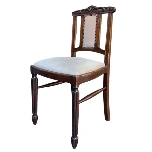 [3354351.15] 12 Sillas antiguas de madera con detalles tallados y asiento tapizado
