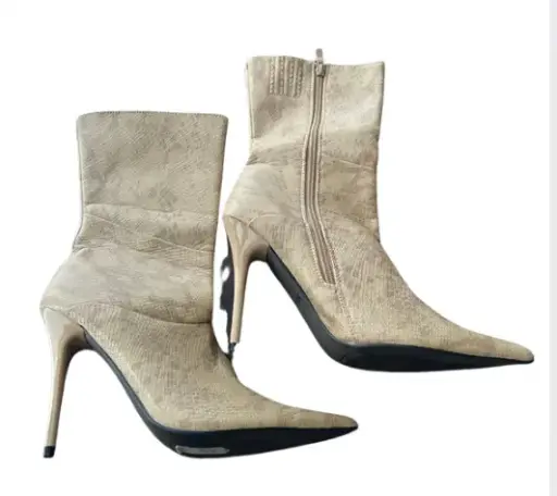 [13120453.32] Botas Talla 39 - SDS