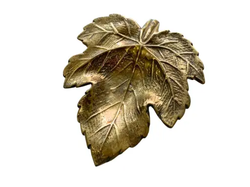 [1028667.2] Cenicero en forma de hoja de bronce
